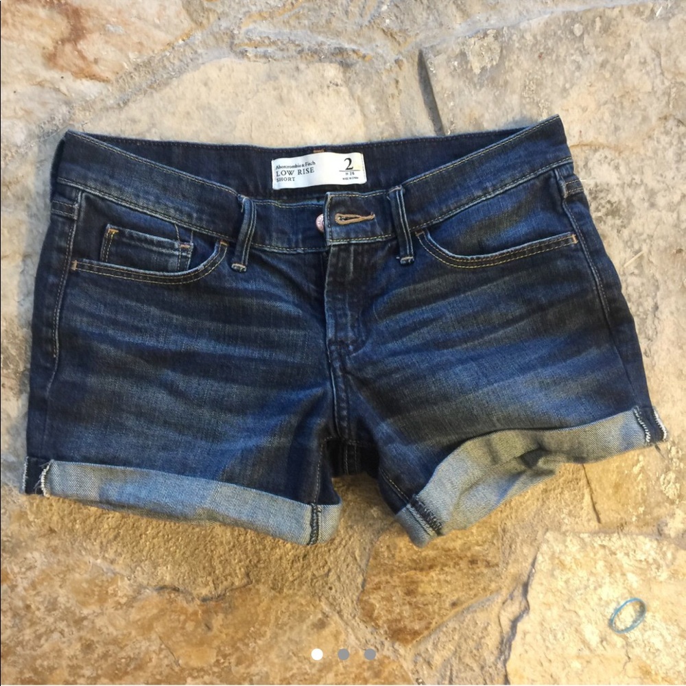 Low rise Abercrombie and Fitch shorts size 26